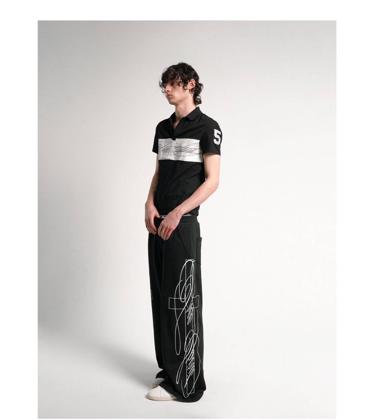 Heterochromatic cross print polo shirt
