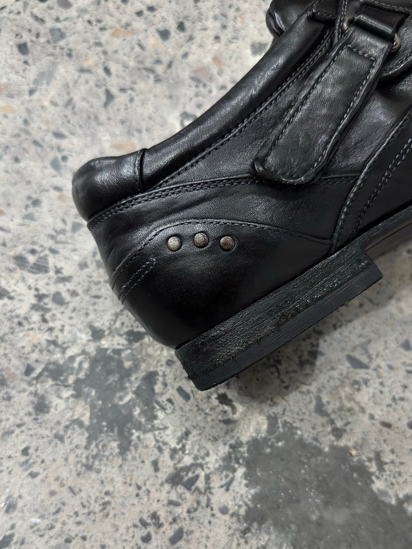 Washed rivet motorcycle shoes