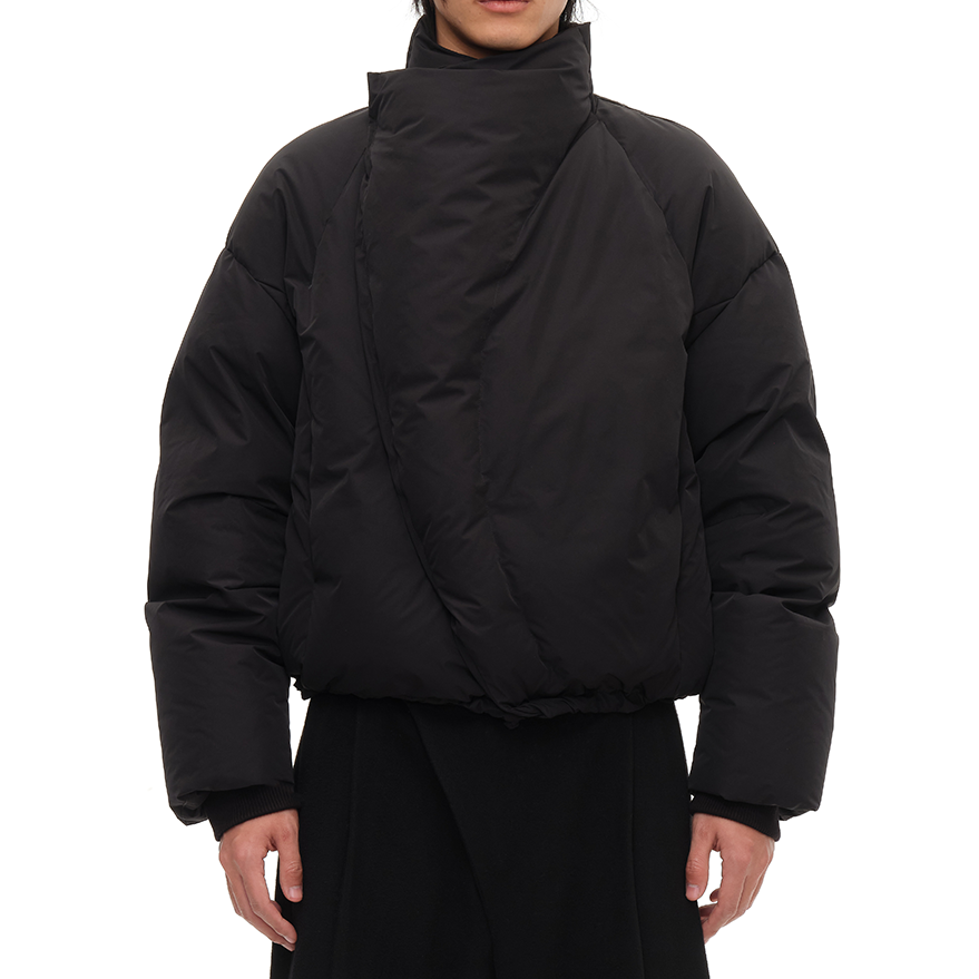 Curved zipper turtleneck down jacket