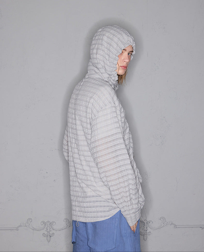 Wrinkled strip multi-form print hooded shirt