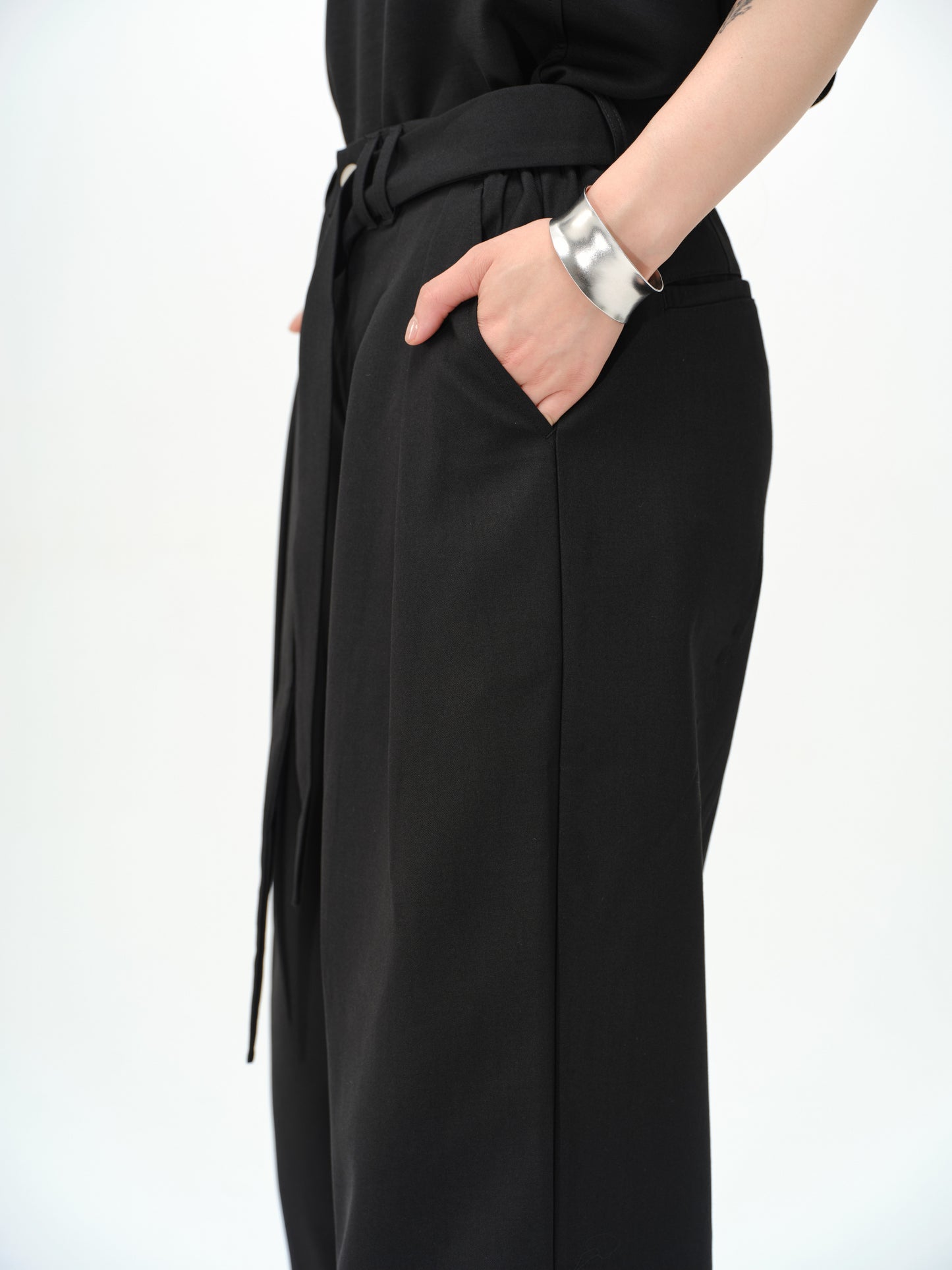 Sword-shaped trousers