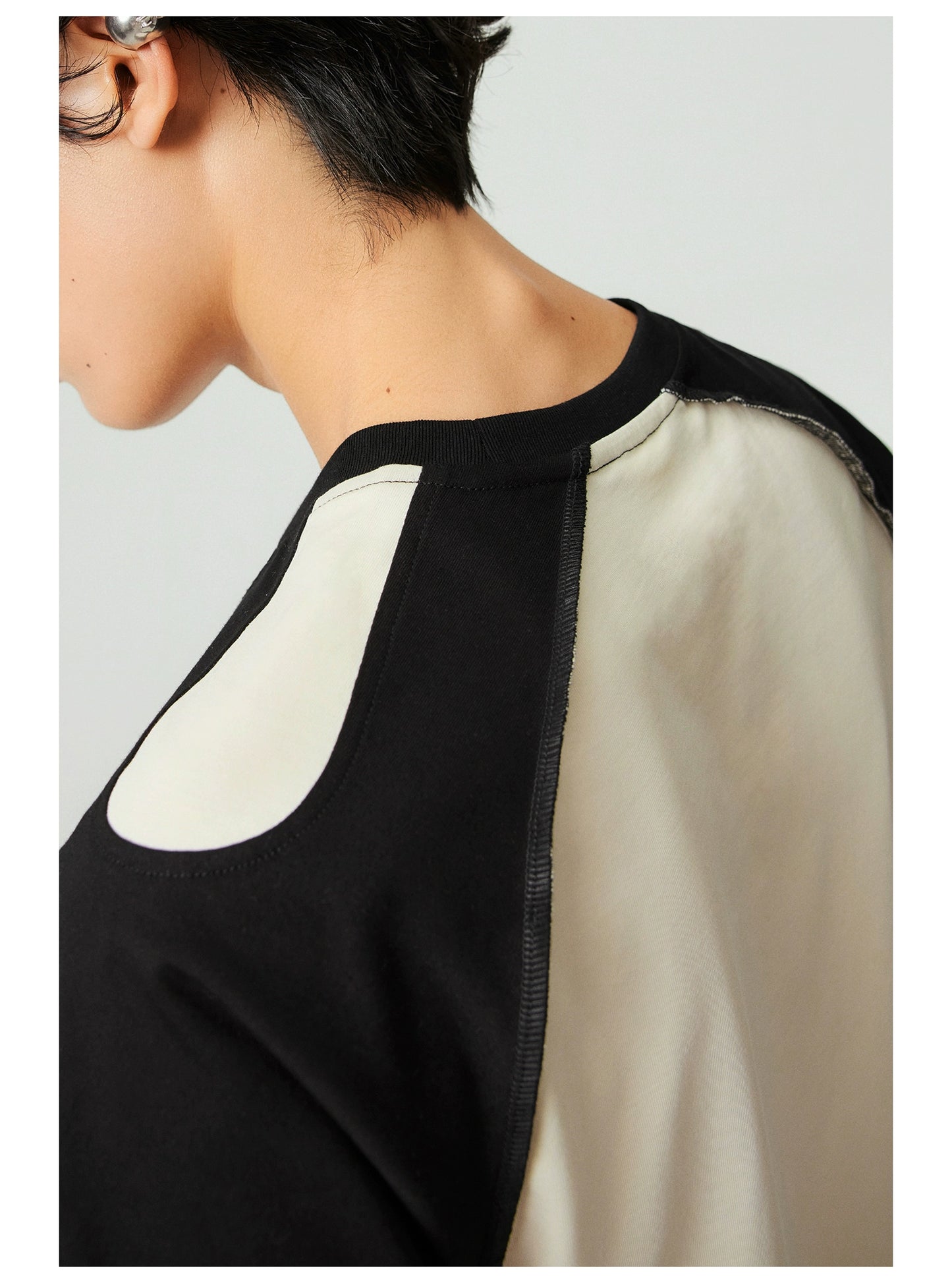 Cut-out panel raglan short sleeve T-shirt