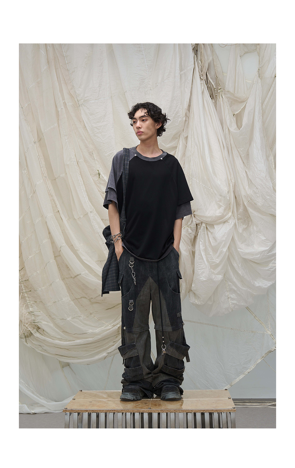Scarf distressed Short Sleeve T-shirt