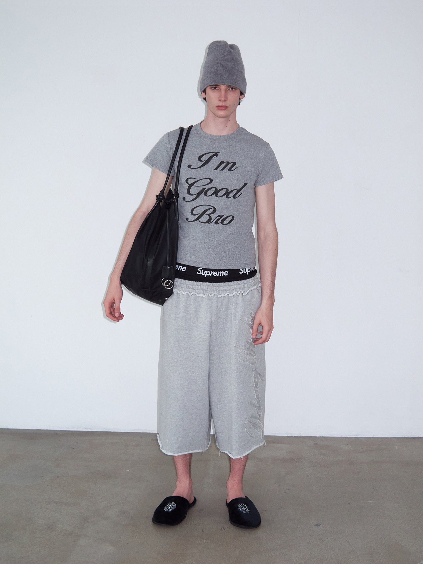Delivery: Embroidery sweatpants