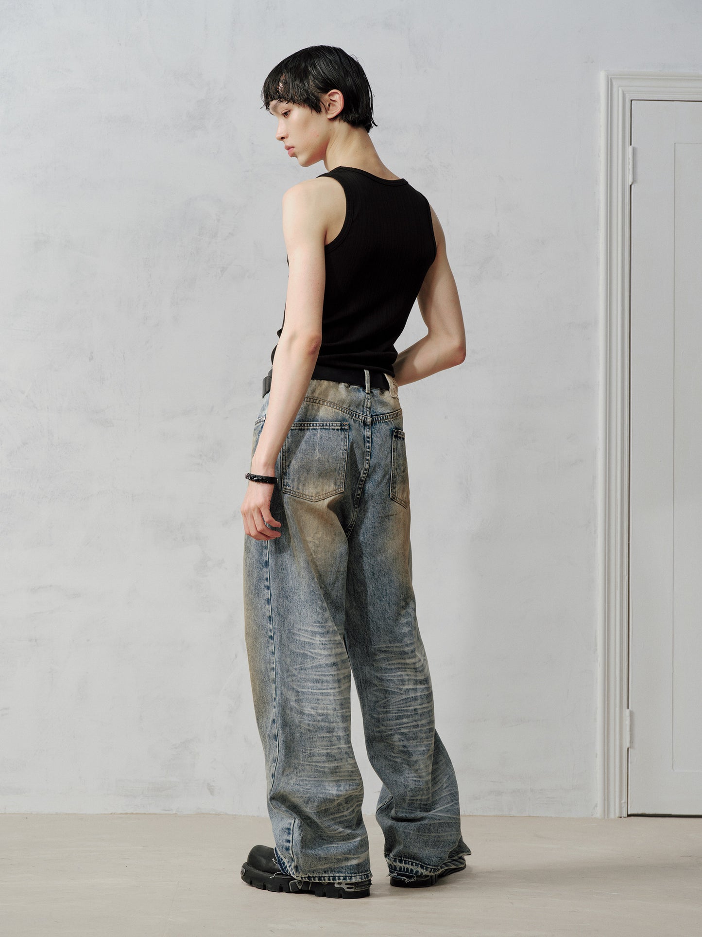 Wide-leg Dirty washed jeans
