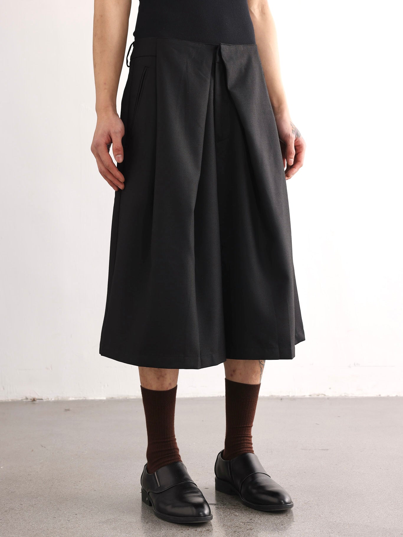 Cropped Double Pleats Shorts K08