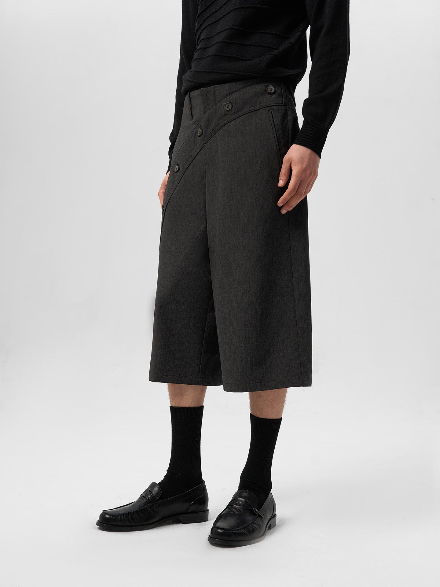 Slanted button 3D Cut Suit Shorts