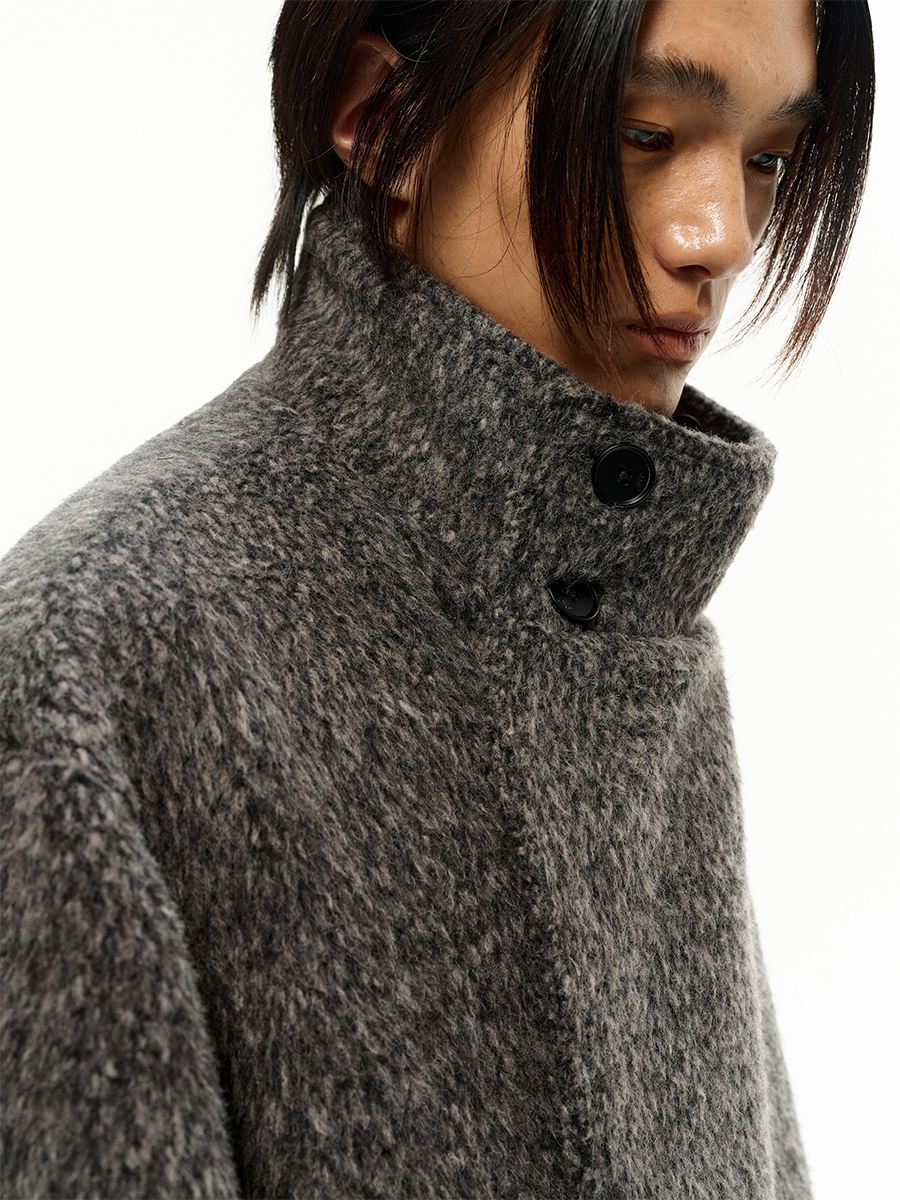 Back pleated diagonal wool coat