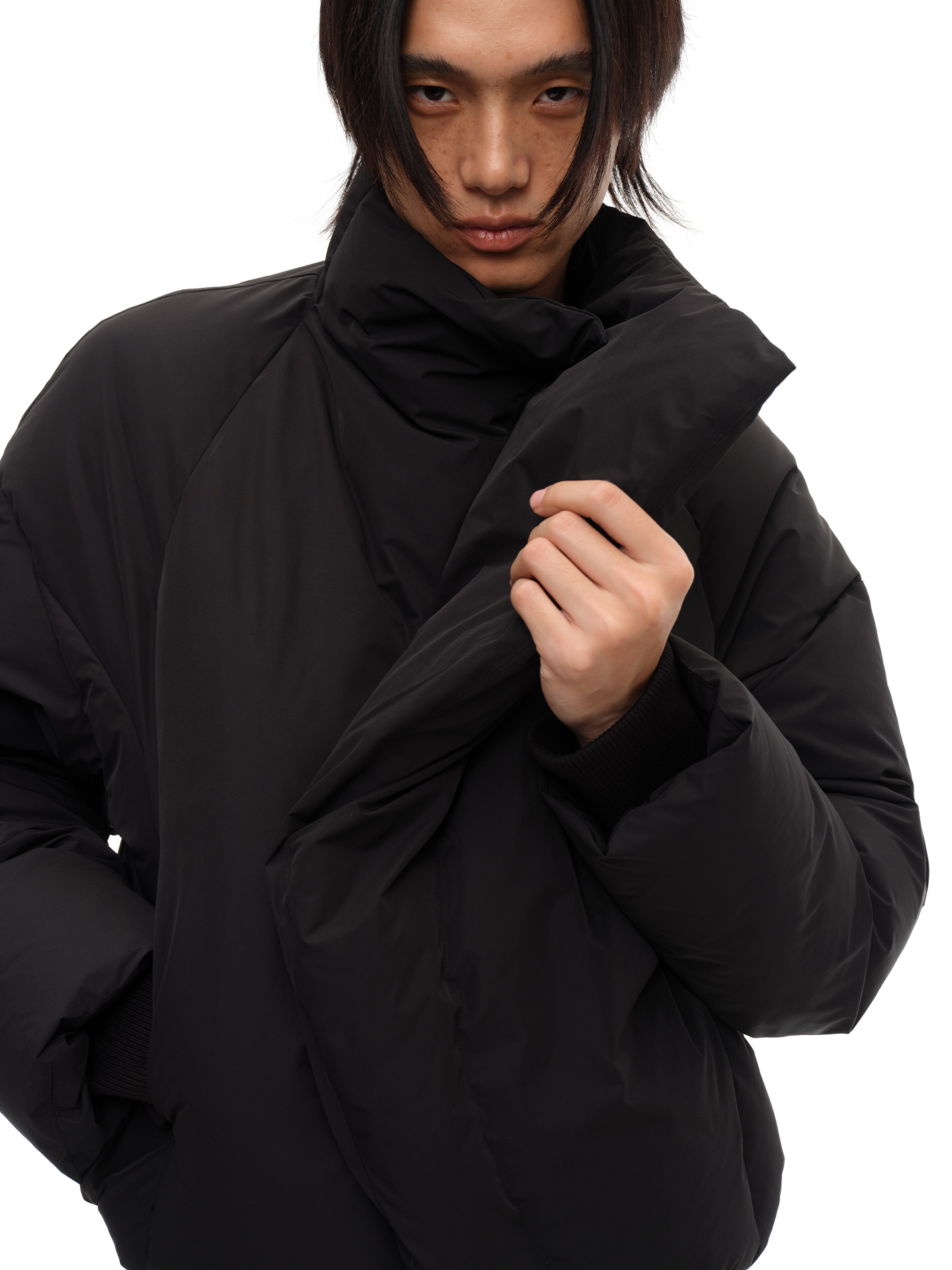 Curved zipper turtleneck down jacket