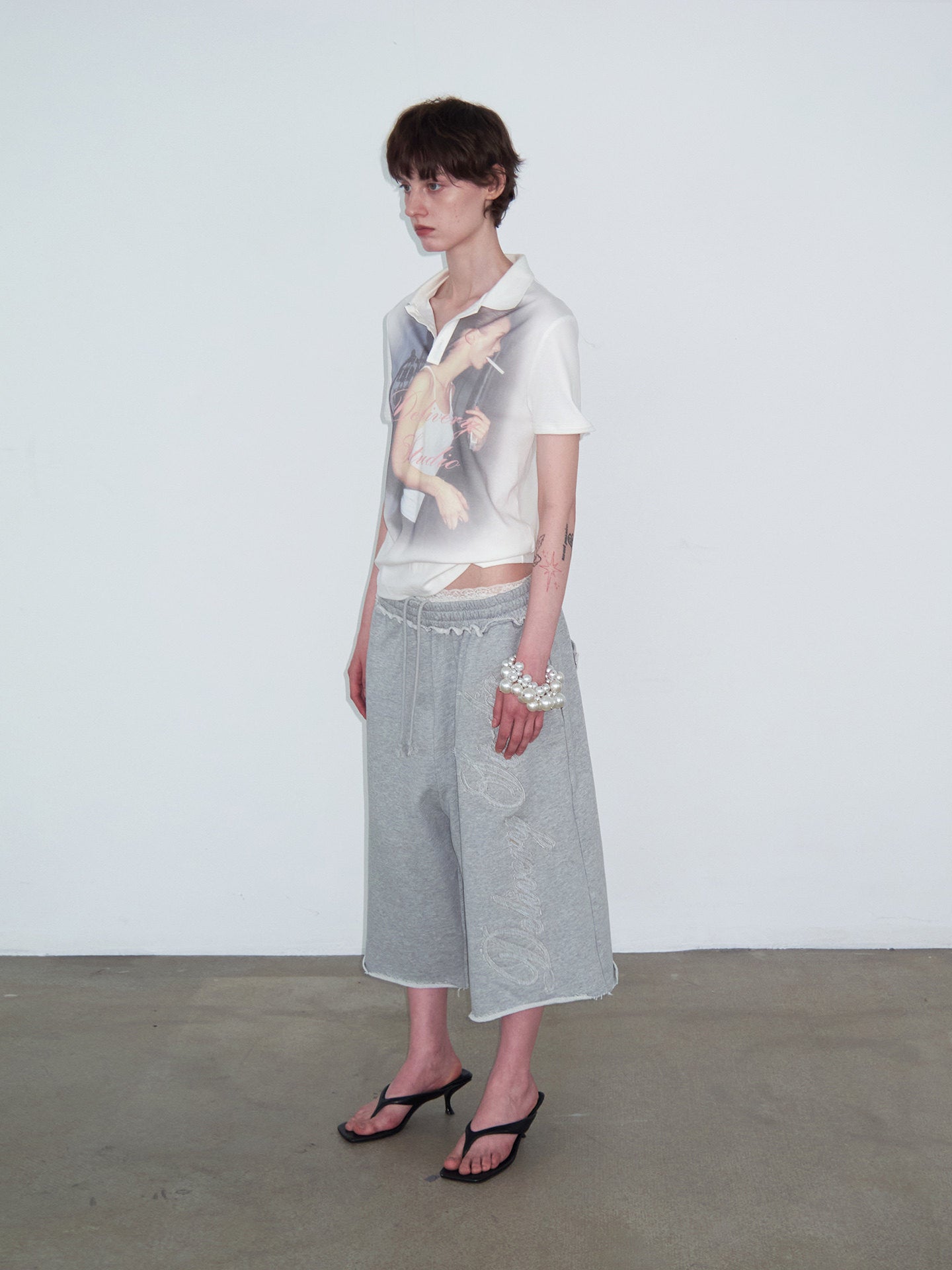 Delivery: Embroidery sweatpants