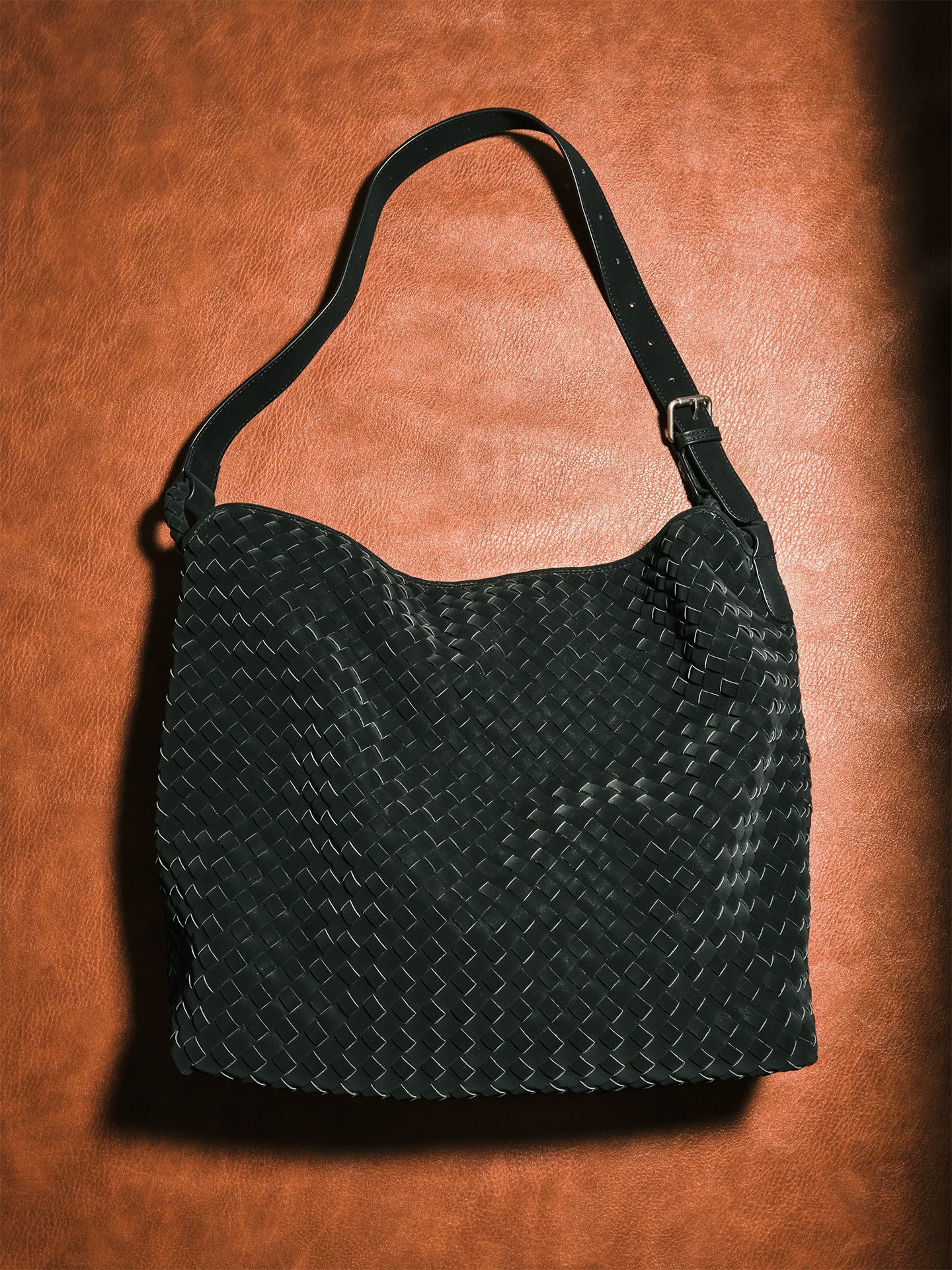 LIMPIDOUCLUS Hhandwoven suede crossbody bag