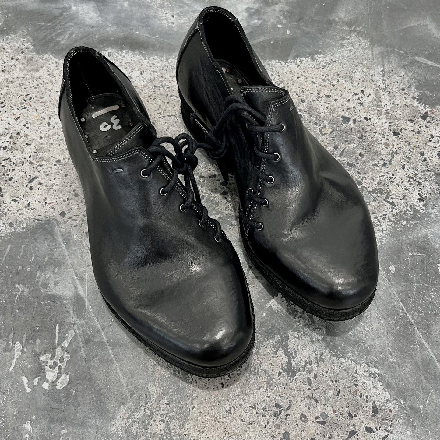 Washed distressed derby artisan leather shoes