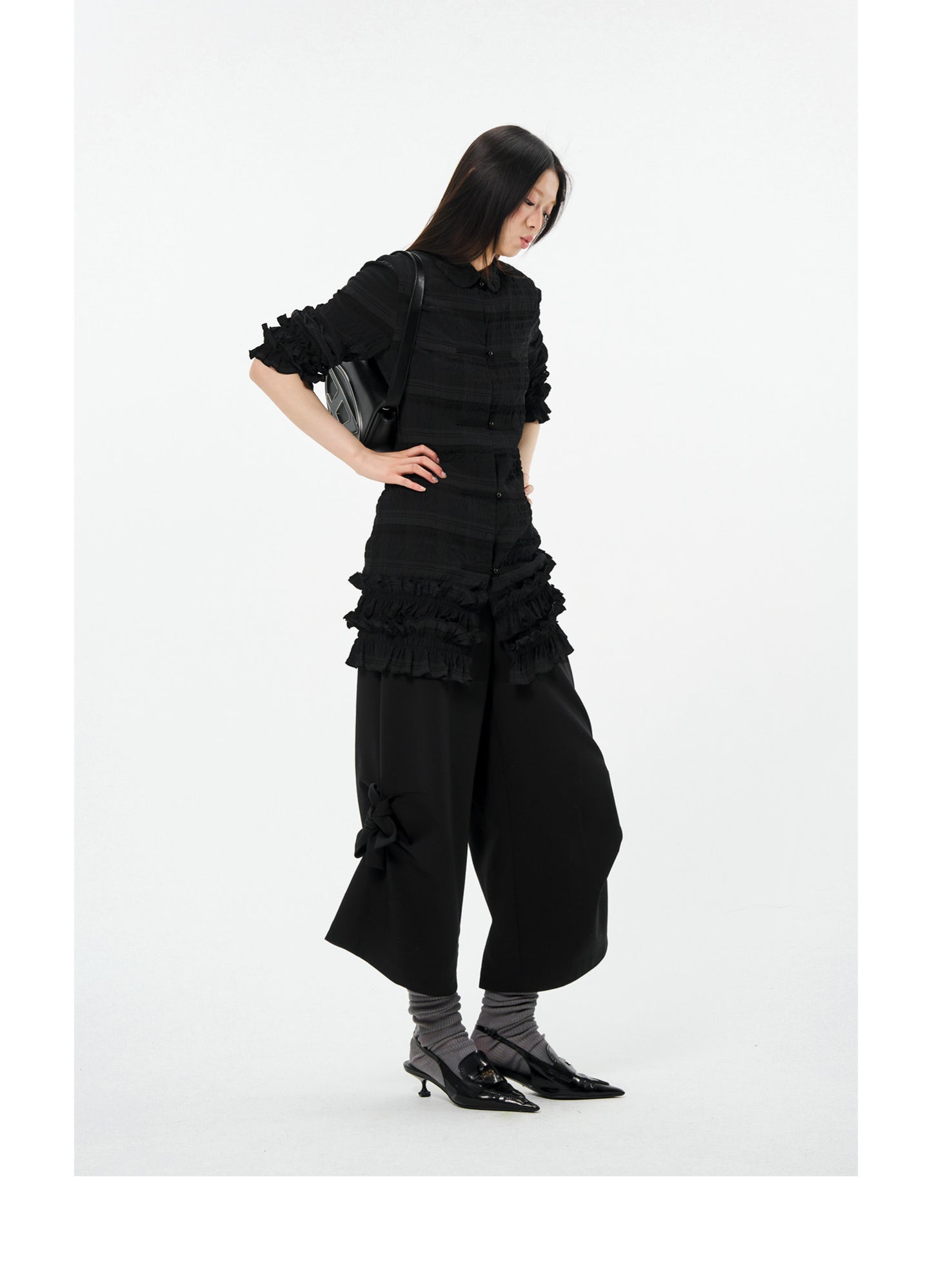 Shirred lace slightly wrinkled shirt