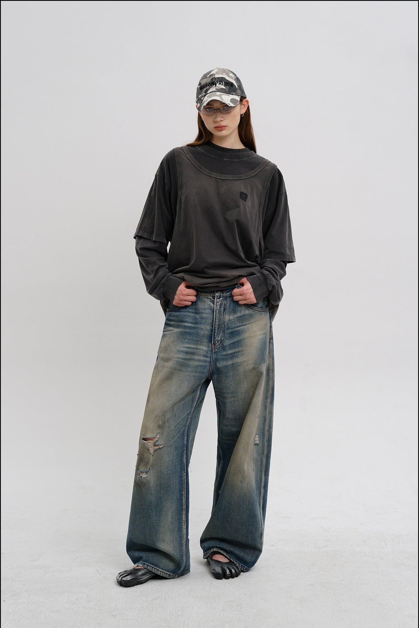 Hand wiped hole jeans