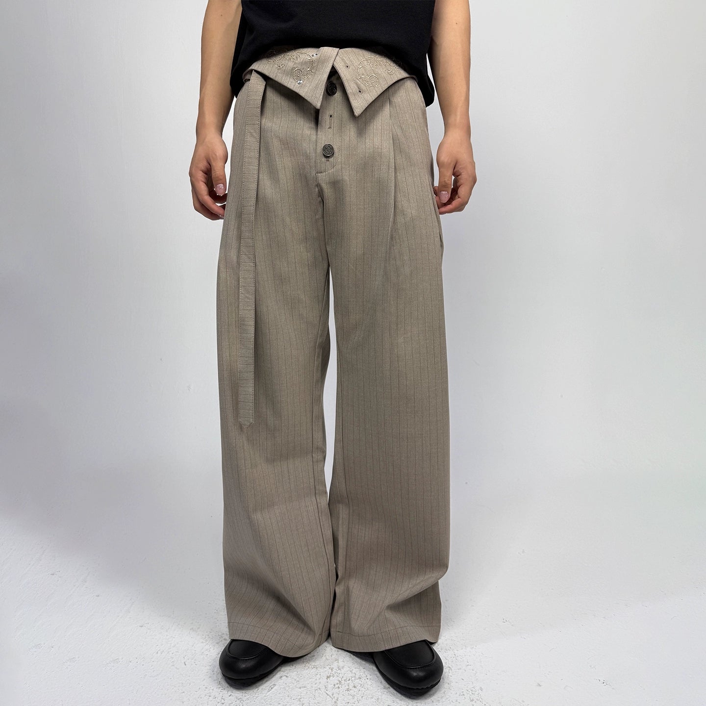 Zen embroidery bootcut Button trousers