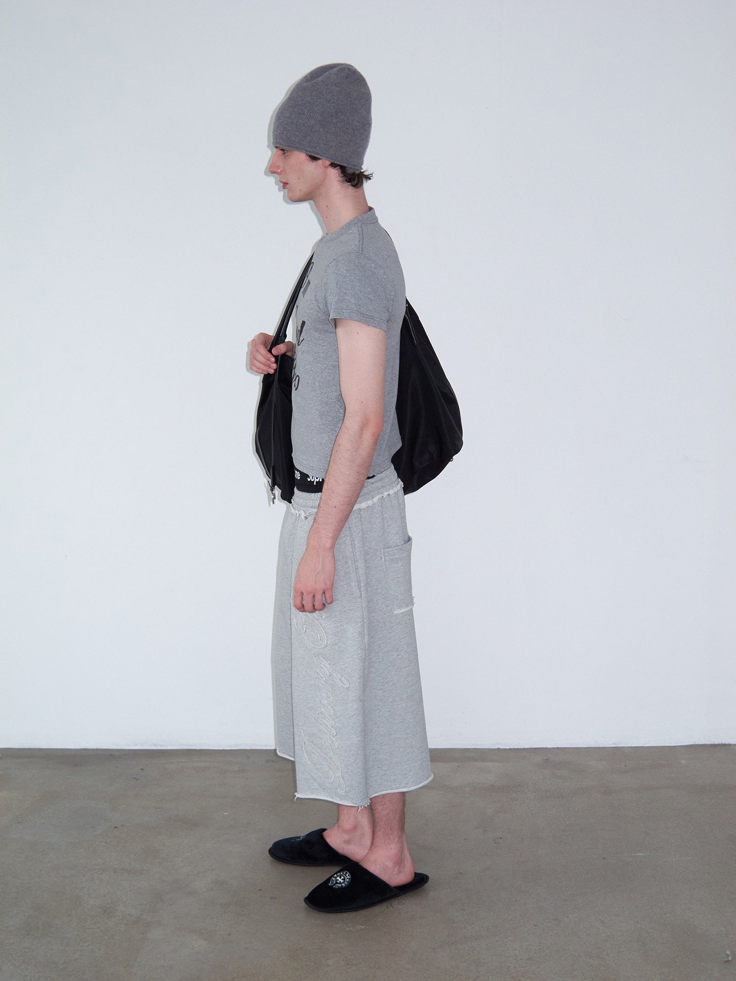 Delivery: Embroidery sweatpants