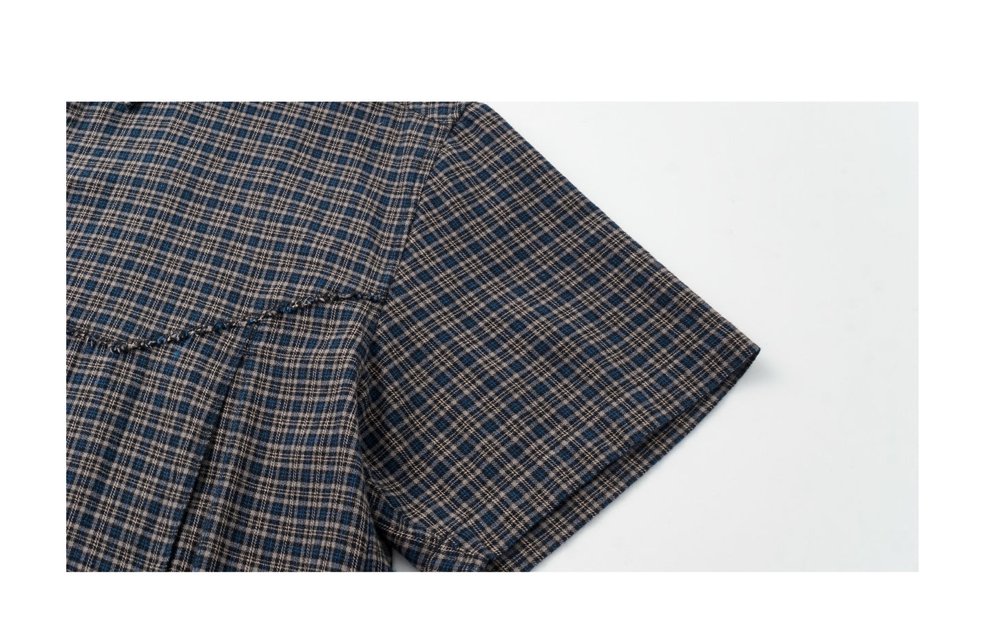 Copped short-sleeved shirt