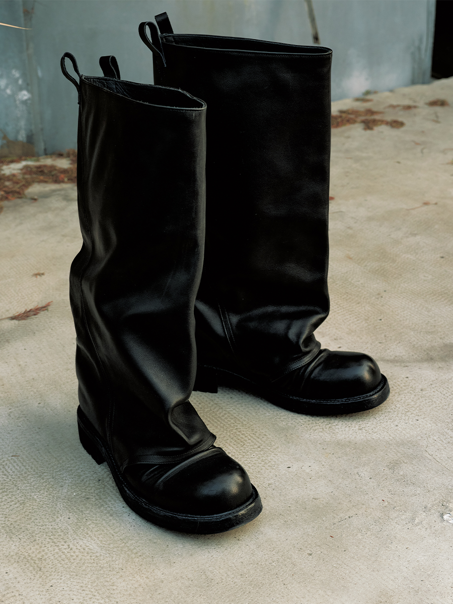 Pleated Cowhide Tube Boots