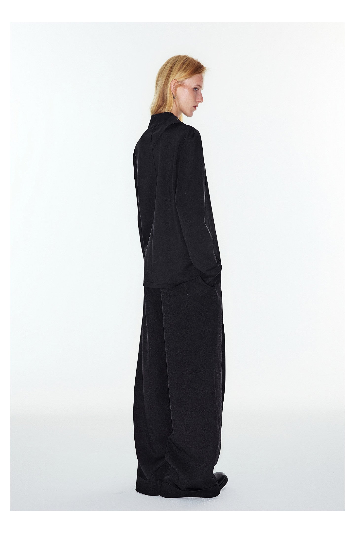 Flag-shaped long-sleeved T-shirt