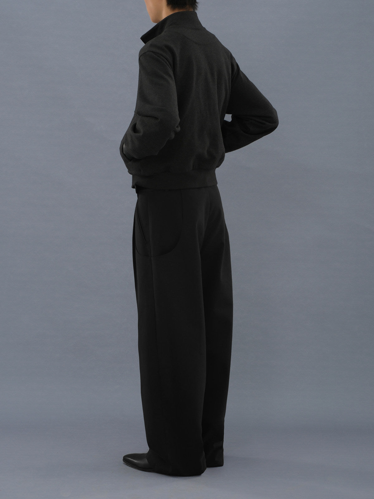 Curved pocket trousers
