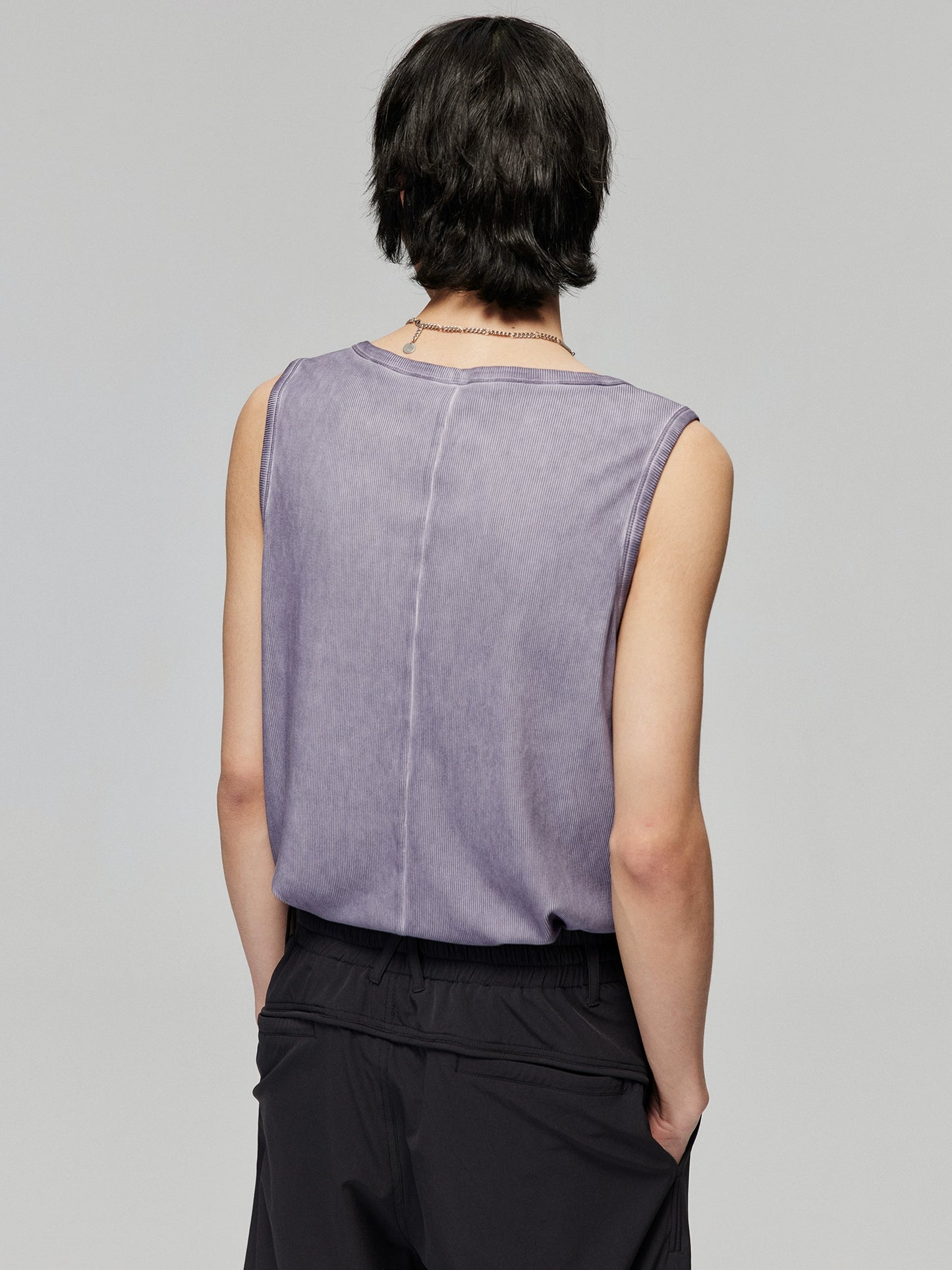 Rib-dye distressed crewneck vest