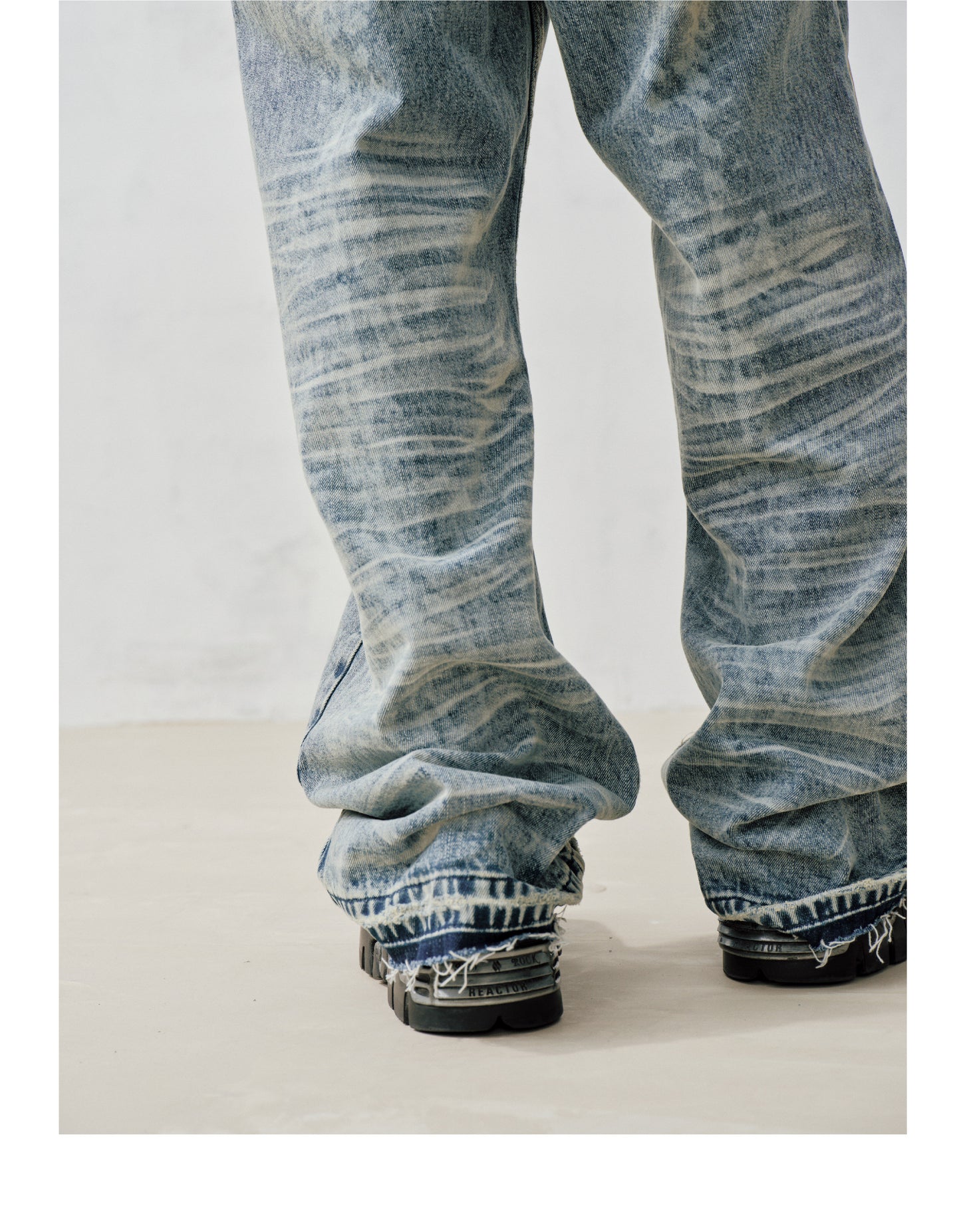 Wide-leg Dirty washed jeans