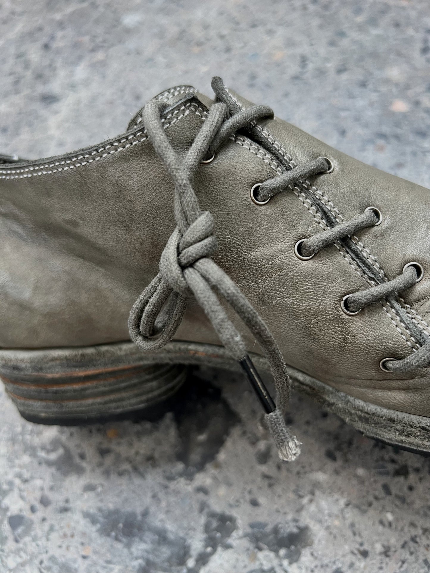 Washed distressed derby artisan leather shoes