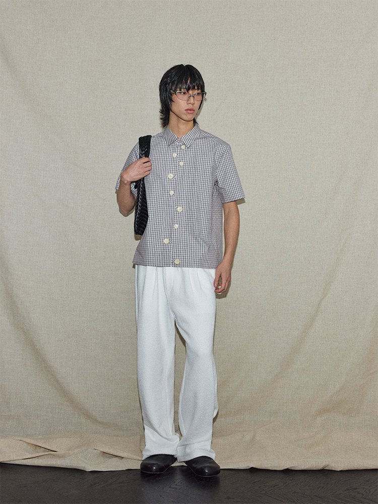 Multi-button plaid short-sleeve shirt