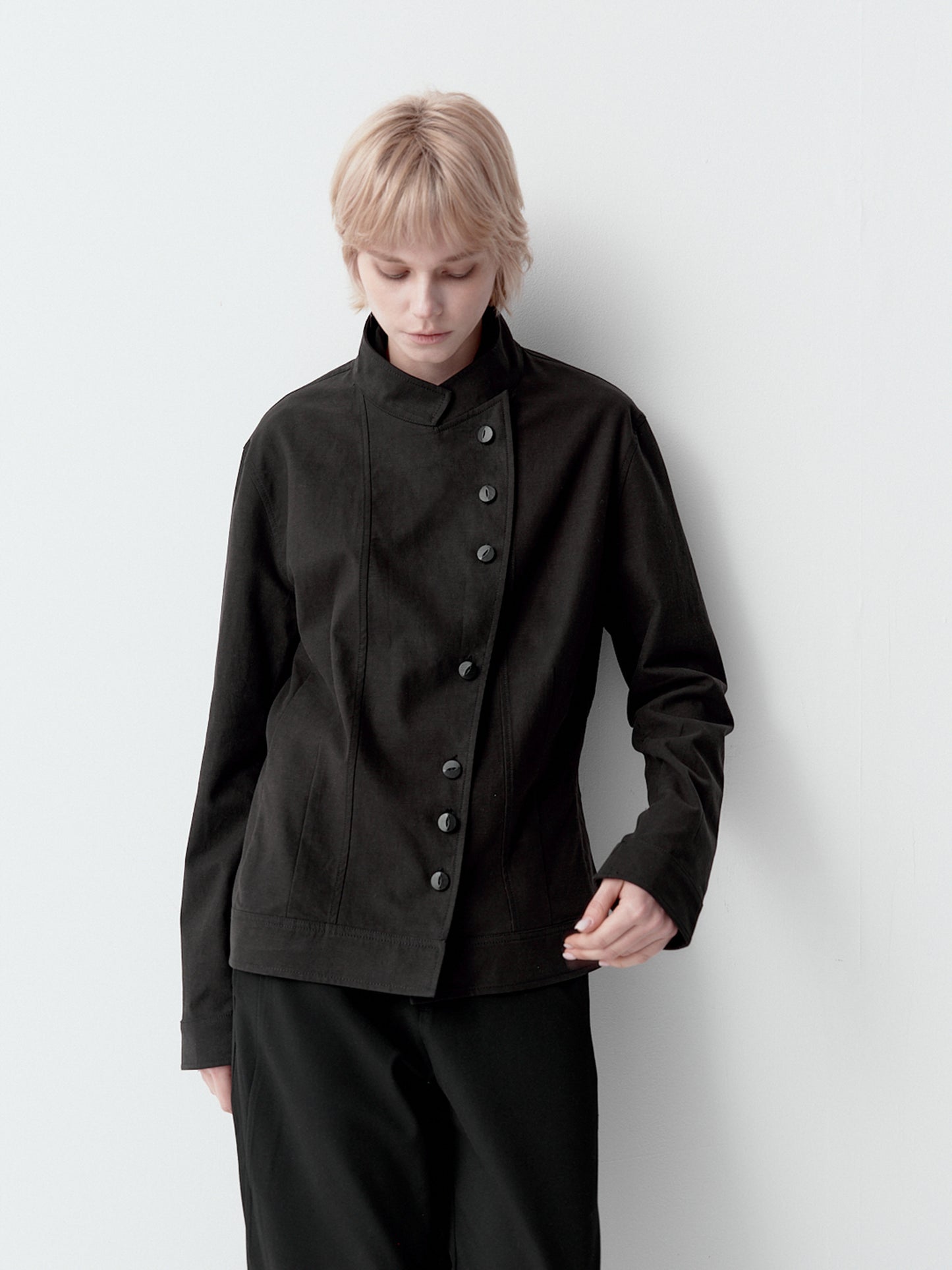 Slanted placket stand-up collar button-down jacket