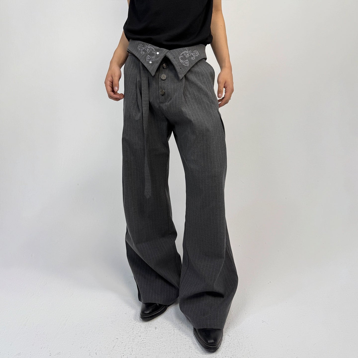 Zen embroidery bootcut Button trousers