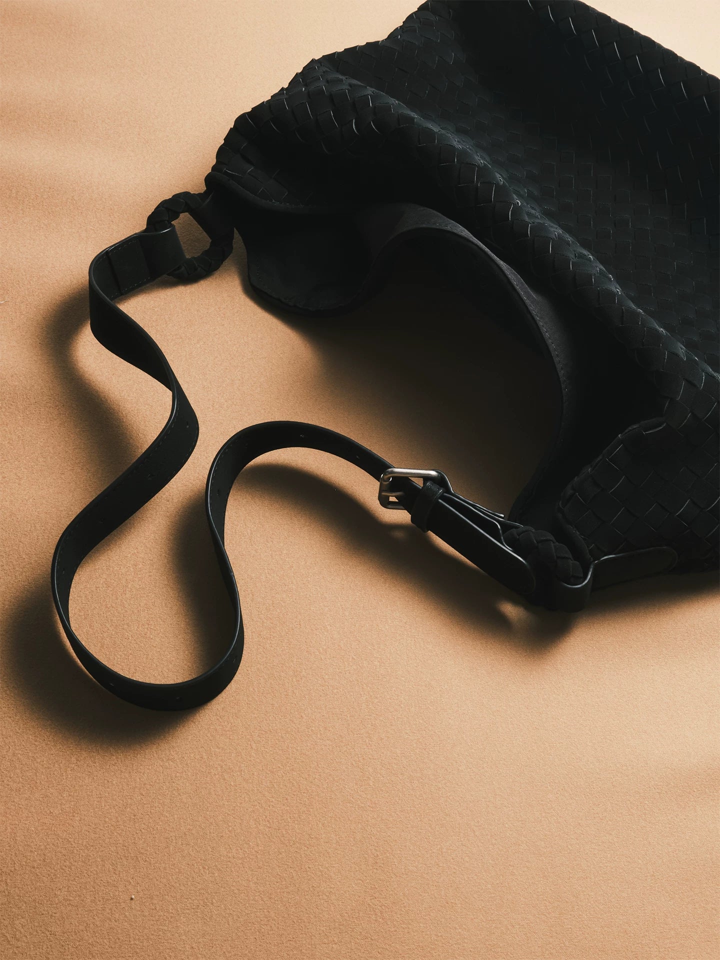 LIMPIDOUCLUS Hhandwoven suede crossbody bag