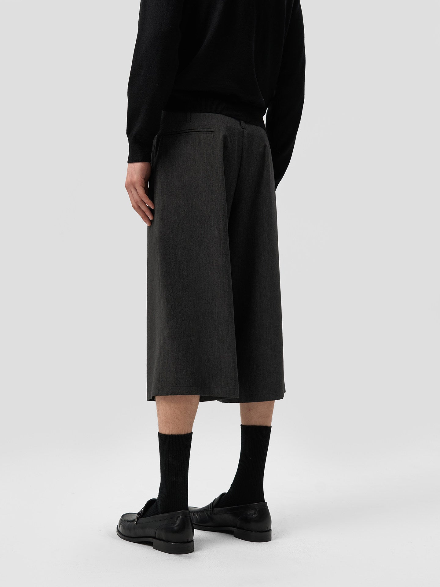 Slanted button 3D Cut Suit Shorts