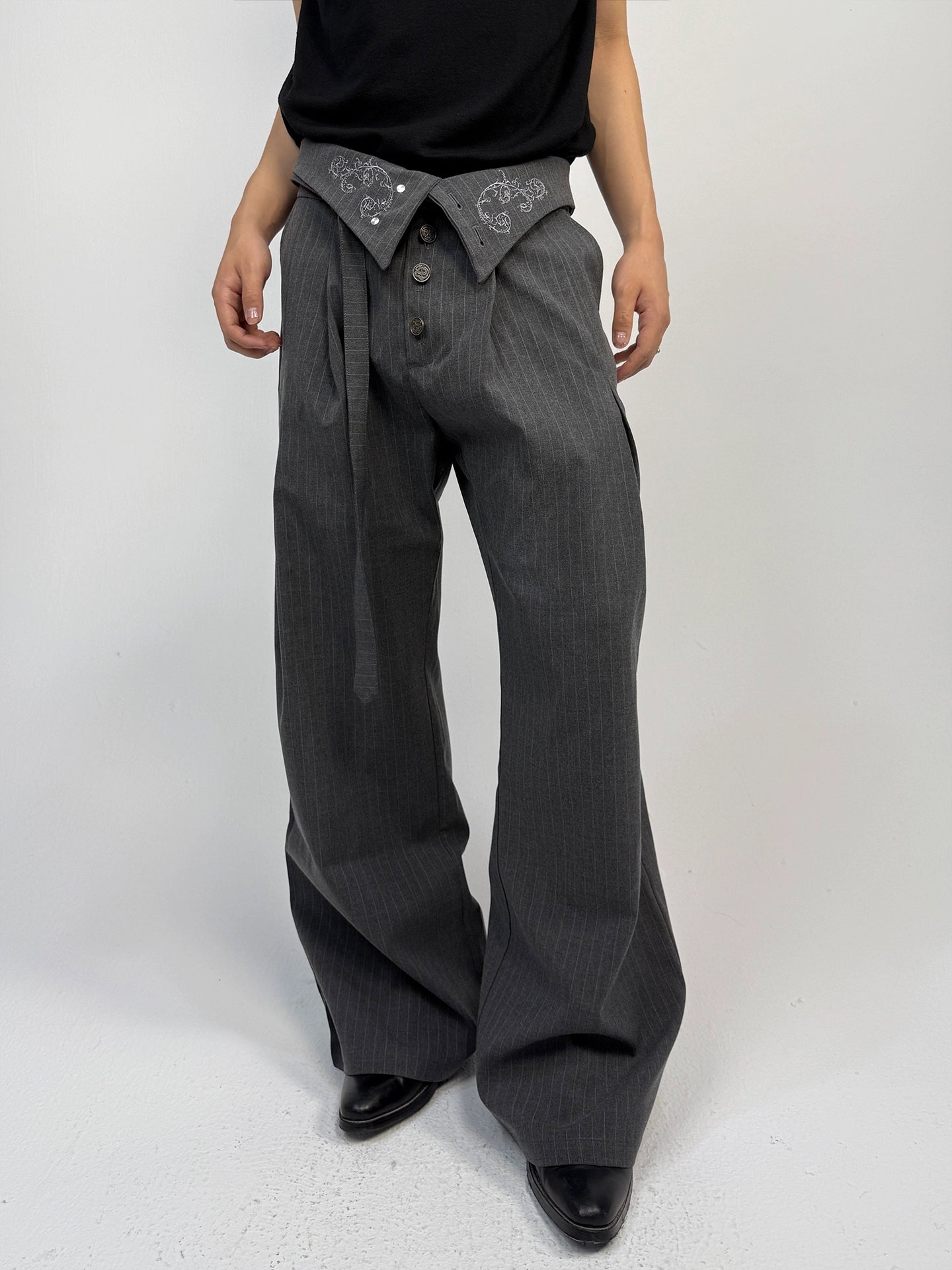 Zen embroidery bootcut Button trousers