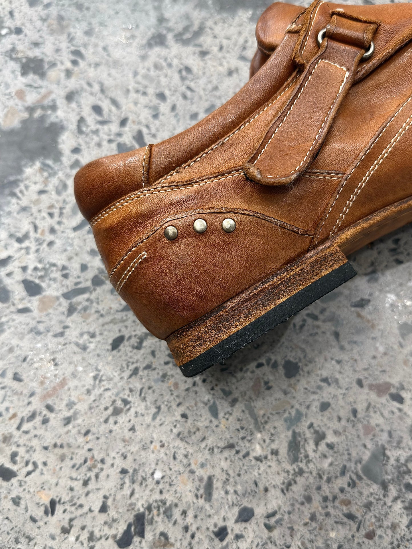 Washed rivet motorcycle shoes