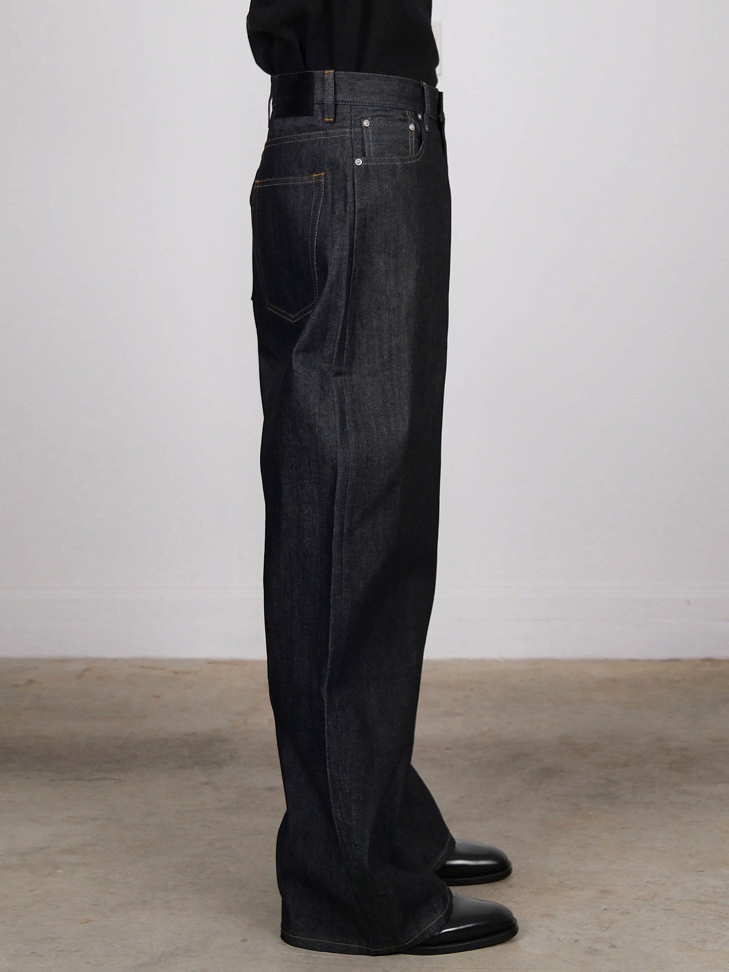 Okayama raw cow loose straight jeans