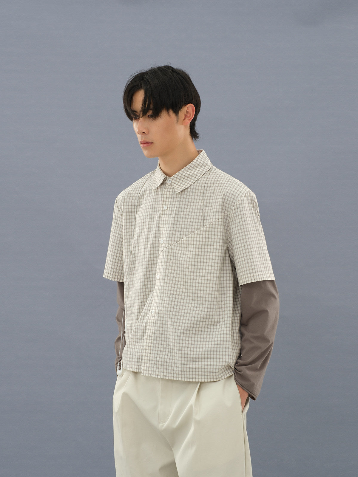 Plaid short-sleeved shirt