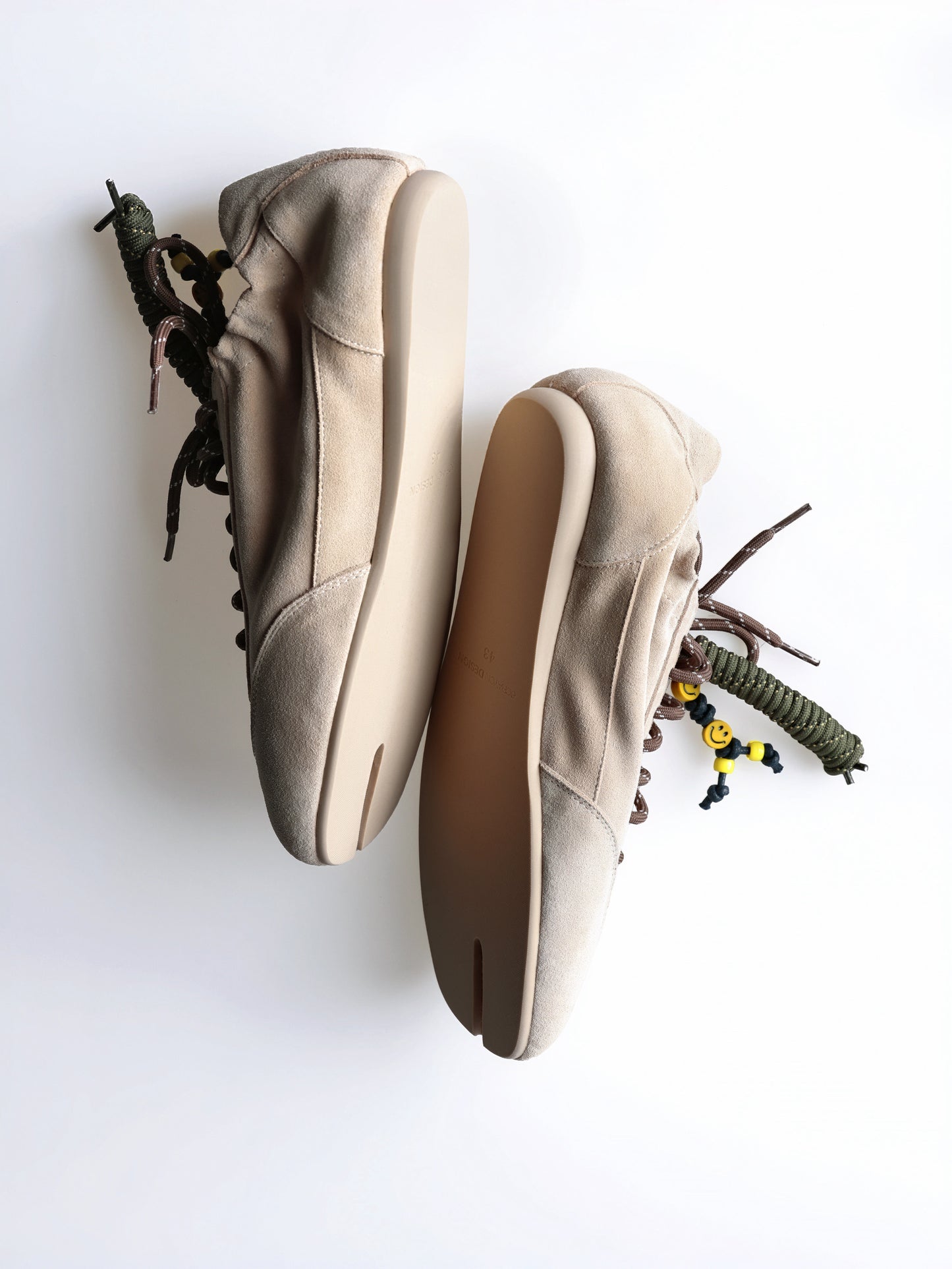 khaki soft cowhide tabi sneakers