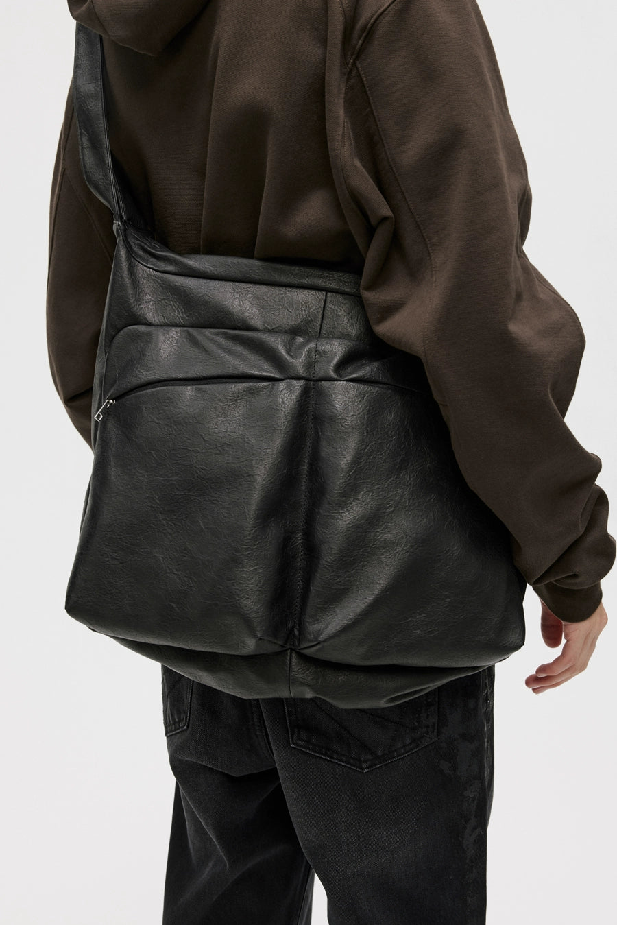 COMMUTER LEATHER SHOULDER BAG