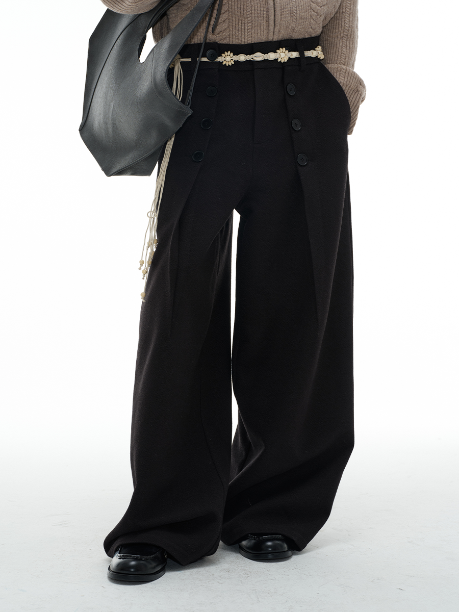 Button pleated trousers