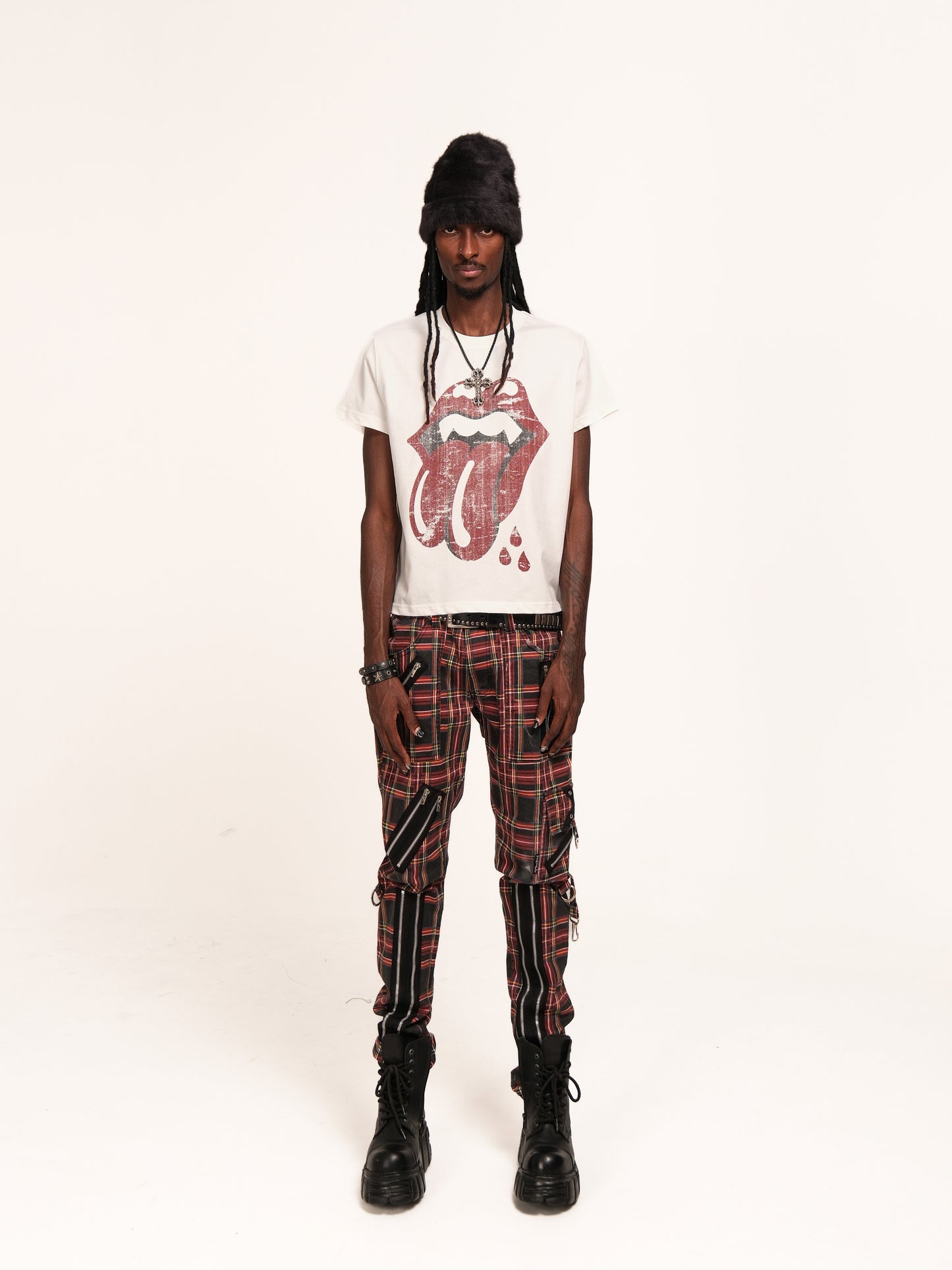 Tongue Spoof Distressed Short Sleeve T-shirt