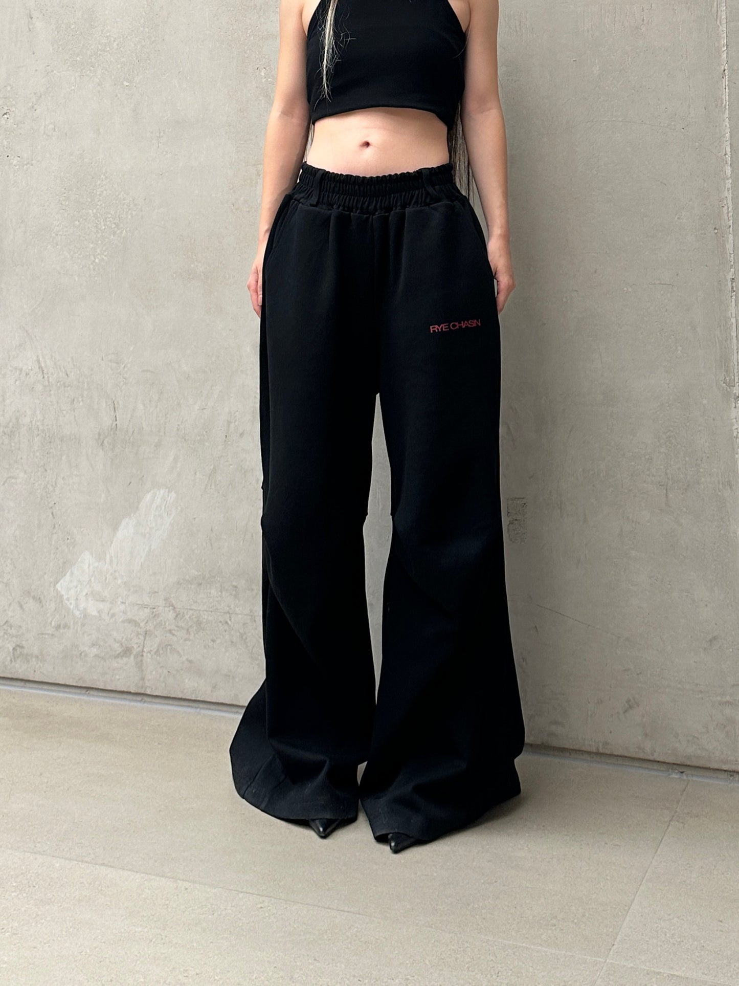 BLACK LOOSE BOOTCUT PLEATED SWEATPANTS