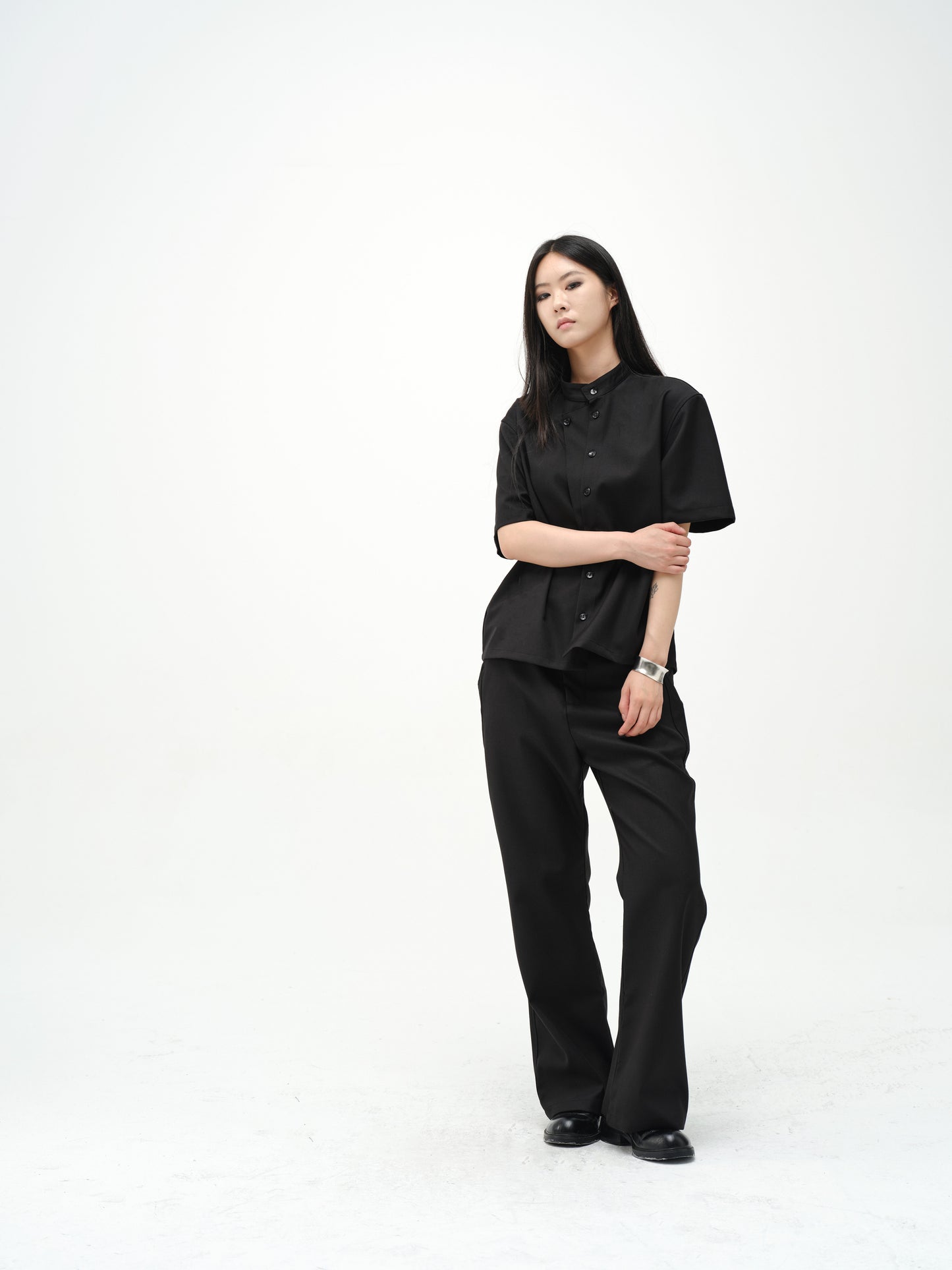 Double placket shaped short sleeve shirt