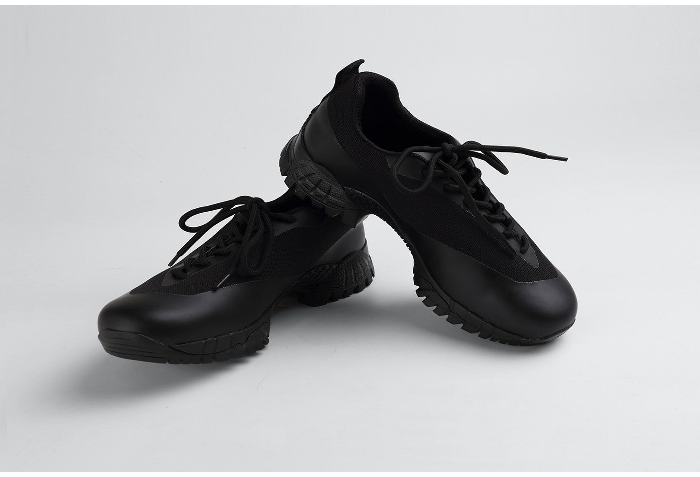 Diagonal Lace-up Hiking Sneaker