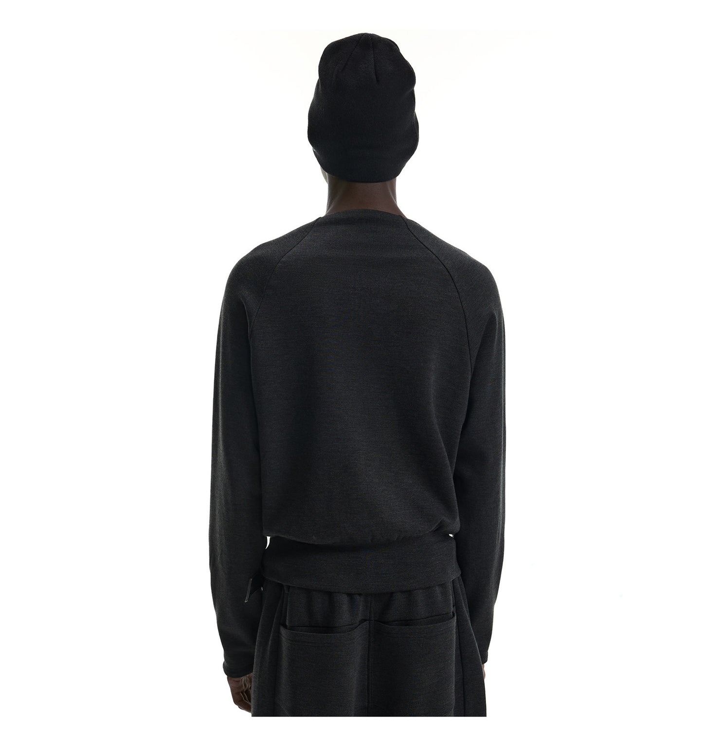 Curved zipper pullover