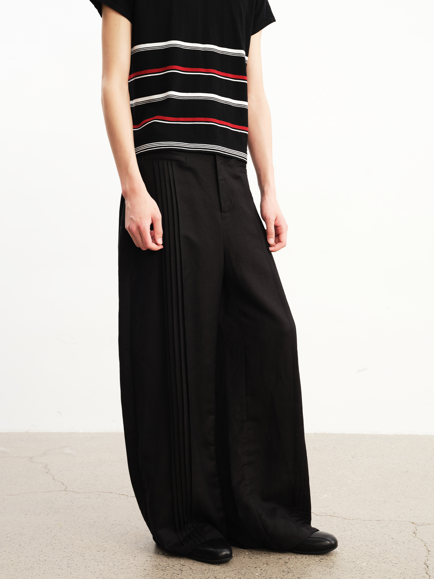 Accordion pleated linen pants