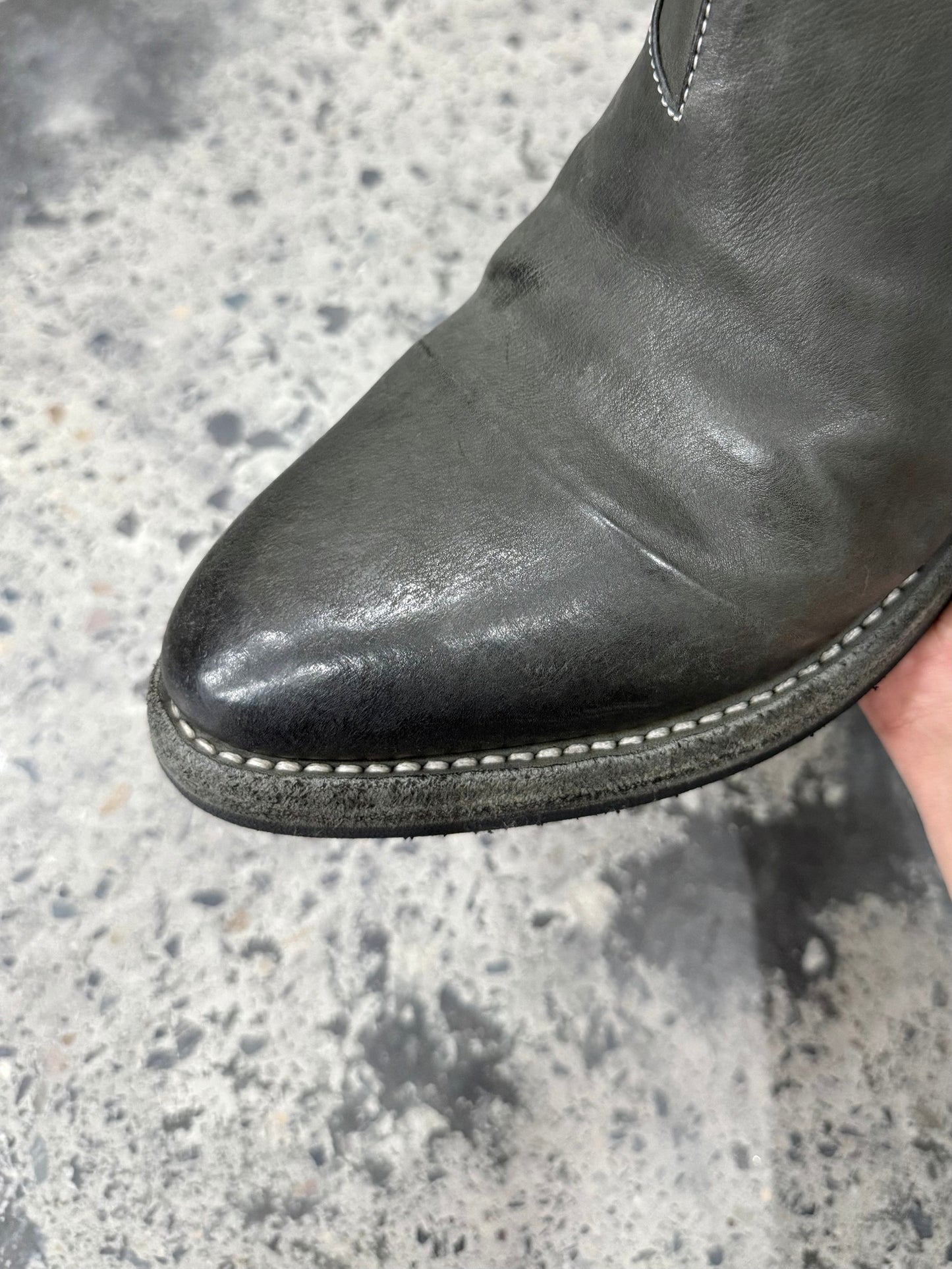 Distressed Swivel Zip Chelsea Leather Boots