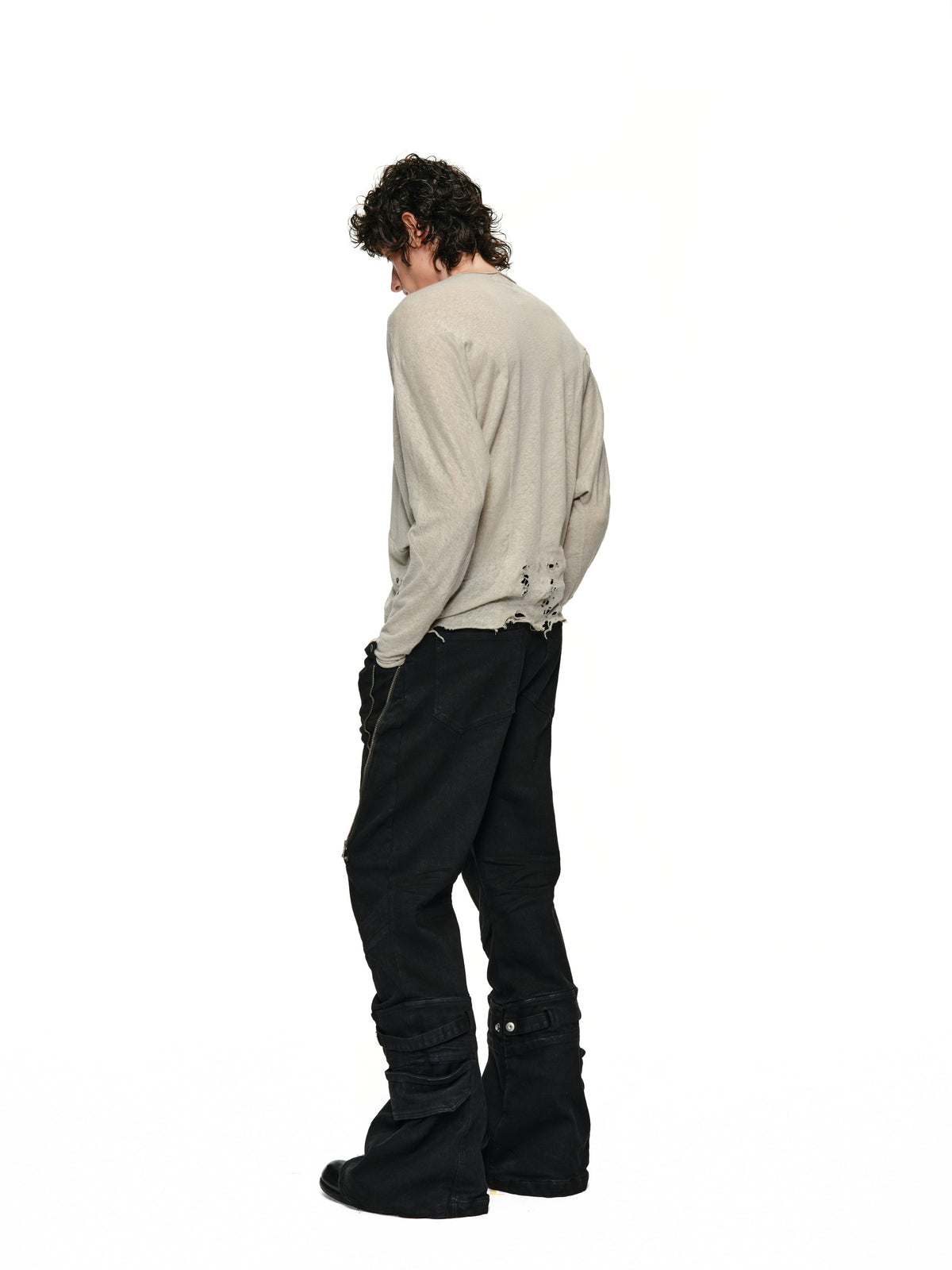 SPIRAL DISTRESSED LONG-SLEEVE TEE