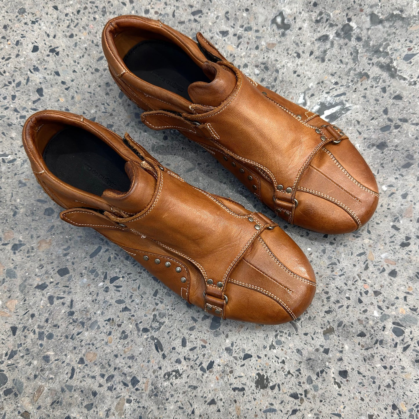 Washed rivet motorcycle shoes