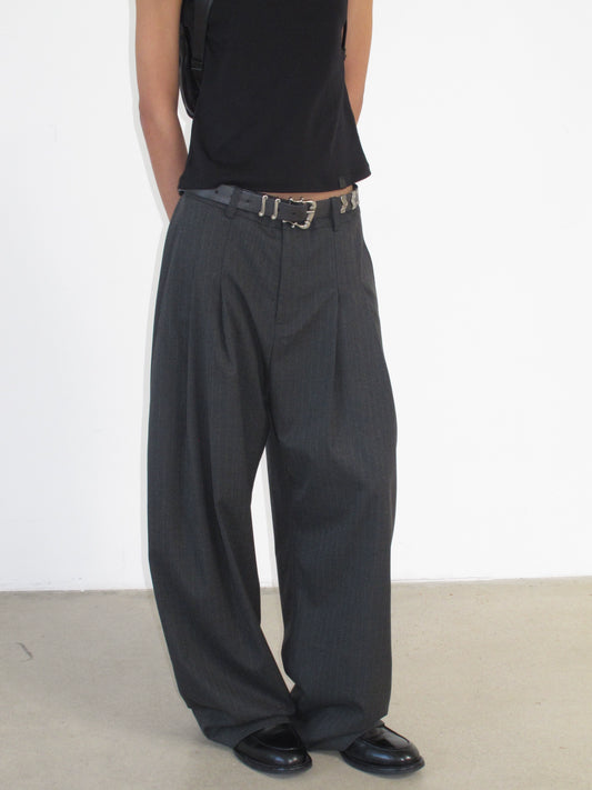 Striped gray scimitar trousers