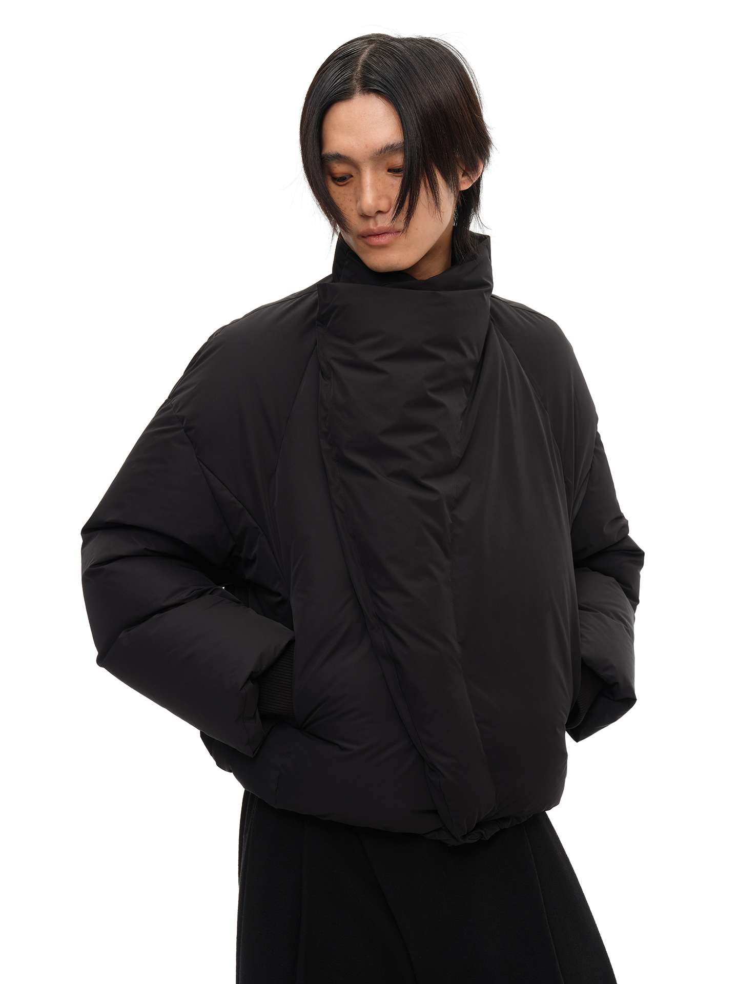 Curved zipper turtleneck down jacket